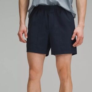 {SOLD} LULULEMON Bowline Short 5" Stretch Cotton VersaTwill True Navy XS Men’s